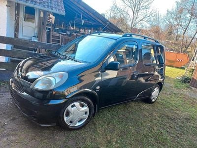 Gebraucht Toyota Yaris Verso 84 PS (61 kW) 2001 Schwarz Van / Kleinbus