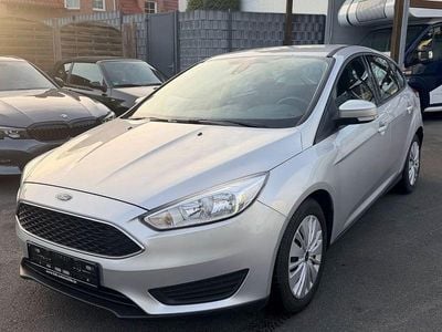 Gebraucht Ford Focus Trend 101 PS (74 kW) 2017 Silber Limousine