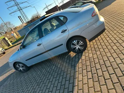 Usata Seat Cordoba 75 CV (55 kW) 2006 Blu Berlina