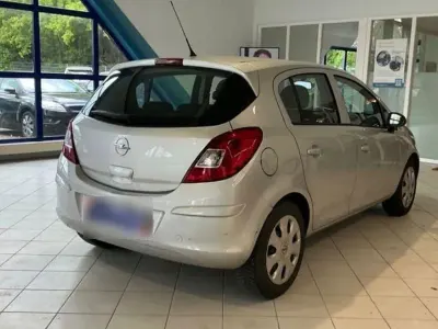 Usado Opel Corsa Edition 75 HP (55 kW) 2009 Cinzento Citadino