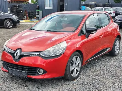 Gebraucht Renault Clio Luxe 90 PS (66 kW) 2013 Rot Limousine