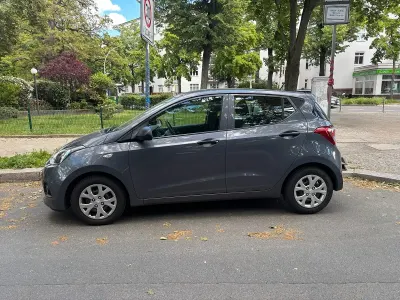 Gebraucht Hyundai i10 67 PS (49 kW) 2015 Grau Kleinwagen