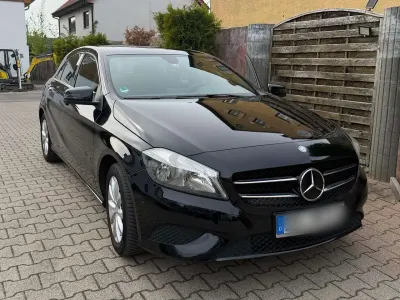 Gebraucht Mercedes A180 122 PS (89 kW) 2014 Schwarz Limousine