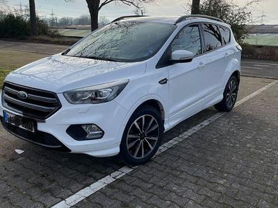 Weiß Gebraucht 2018 Ford Kuga ST-Line SUV | 15.550 € (Fairer Preis)