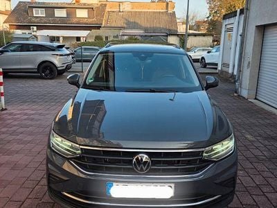 Grau Gebraucht 2022 VW Tiguan Life SUV | 25.999 € (Guter Preis)