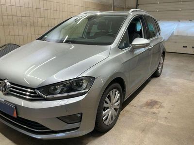 Silber Gebraucht 2017 VW Golf Sportsvan Highline Van / Kleinbus | 18.990 € (Fairer Preis)