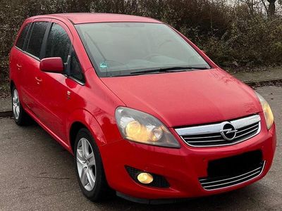 Rot Gebraucht 2010 Opel Zafira Van / Kleinbus | 3.299 € (Etwas zu teuer)
