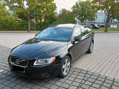 Używany Volvo V70 Momentum 205 KM (150 kW) 2011 Czarny Kombi