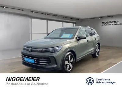 Gebraucht VW Tiguan Elegance 150 PS (110 kW) 2025 Cipressinogrün metallic (metallic) SUV