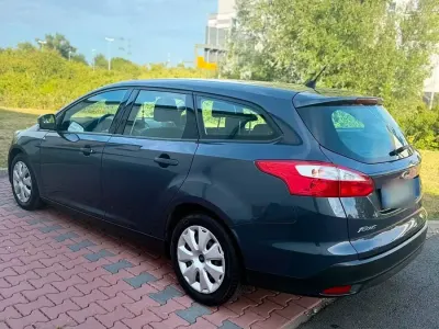Gebraucht Ford Focus 105 PS (77 kW) 2014 Grau Kombi