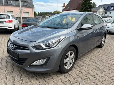 Gebraucht Hyundai i30 99 PS (72 kW) 2013 Grau Kombi