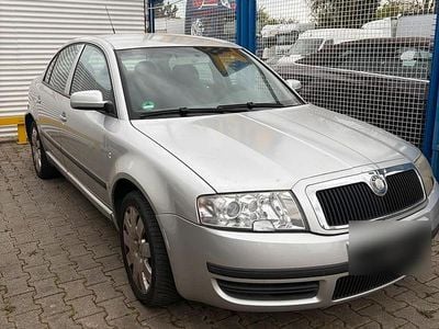 Second-hand Skoda Superb 116 CP (85 kW) 2003 Argintiu Berlinǎ