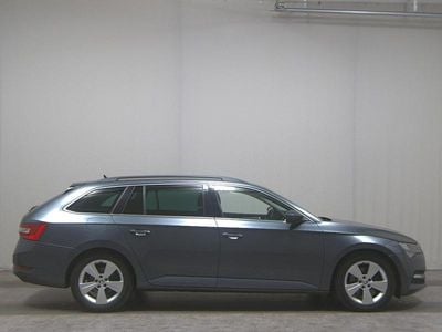 Gebraucht Skoda Superb 200 PS (147 kW) 2021 Quarz grau metallic Kombi