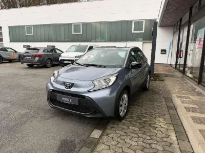 Neu Toyota Aygo X Business Edition 72 PS (52 kW) 2026 Blau SUV