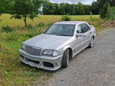 Gebraucht Mercedes C180 122 PS (89 kW) 1996 Silber Limousine
