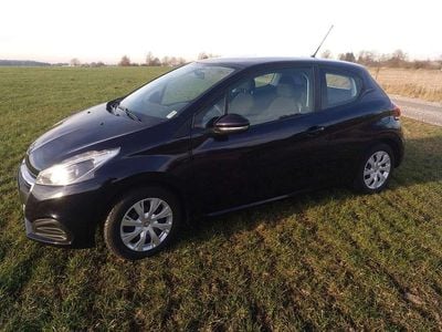 Second-hand Peugeot 208 Active 82 CP (60 kW) 2017 Albastru Hatchback