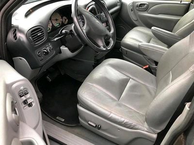 Grau Gebraucht 2007 Chrysler Grand Voyager Van / Kleinbus | 1.499 € (Superpreis)