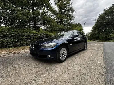 Gebraucht BMW 318 Sport Line 143 PS (105 kW) 2011 Blau Kombi