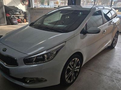Gebraucht Kia Ceed Sportswagon Spirit 135 PS (99 kW) 2015 Weiß Kombi
