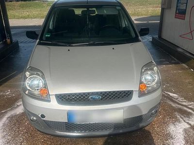 Gebraucht Ford Fiesta 80 PS (58 kW) 2009 Grau Kleinwagen