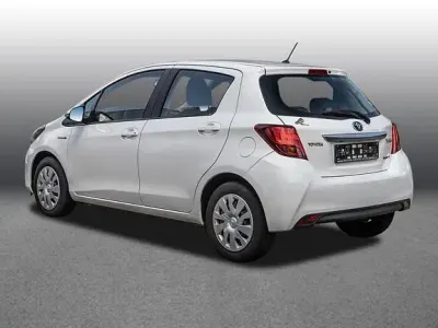 Gebraucht Toyota Yaris Multidrive S 100 PS (73 kW) 2015 Schneeweiß Kleinwagen