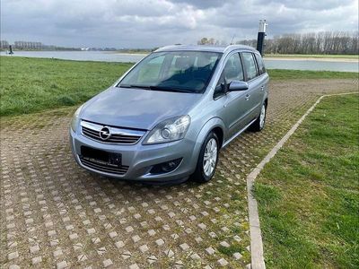 Gebraucht Opel Zafira Innovation 140 PS (102 kW) 2009 Silber Van / Kleinbus
