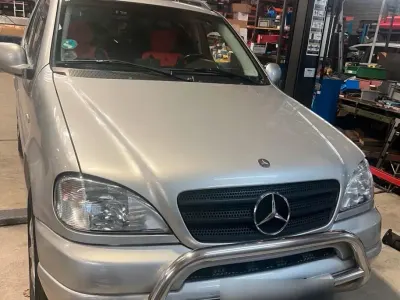 Gebraucht Mercedes ML320 218 PS (160 kW) 1999 Silber SUV