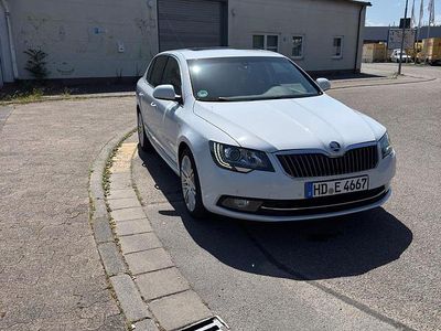 Gebraucht Skoda Superb 170 PS (125 kW) 2014 Weiß Limousine