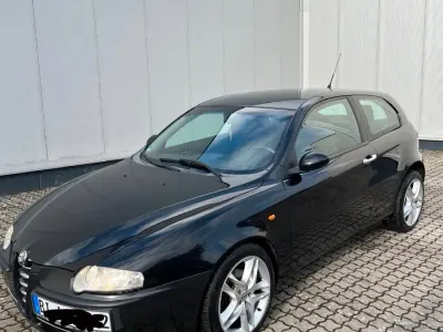 Gebraucht Alfa Romeo 147 105 PS (77 kW) 2003 Schwarz Kleinwagen