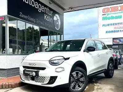 Gebraucht Fiat 600 Basis 101 PS (74 kW) 2024 Weiß SUV