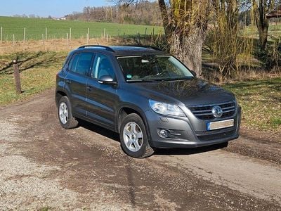 Gebraucht VW Tiguan Freestyle 140 PS (102 kW) 2011 Grau SUV