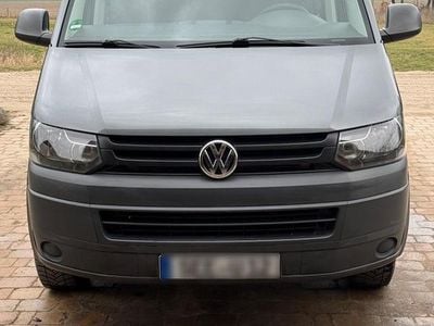 Gebraucht VW T5 102 PS (75 kW) 2011 Grau Van