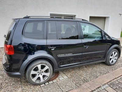 Second-hand VW Touran Cross 170 CP (125 kW) 2012 Negru Monovolum