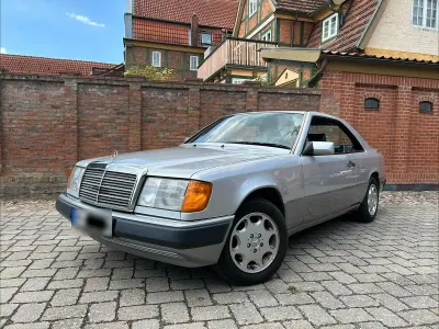 Gebraucht Mercedes 300 220 PS (161 kW) 1991 Silber Coupé