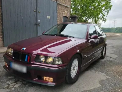 Gebraucht BMW 318 M Sport 116 PS (85 kW) 1995 Rot Limousine