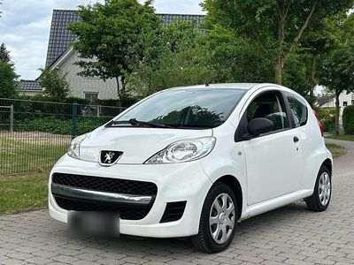 Gebraucht Peugeot 107 70 PS (51 kW) 2012 Weiß Kleinwagen