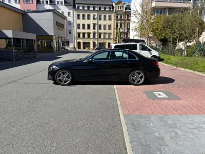 Używany Mercedes C250 AMG 211 KM (155 kW) 2018 Czarny Sedan/Limuzyna