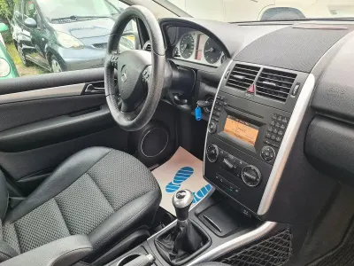 Gebraucht Mercedes A160 Avantgarde 95 PS (69 kW) 2010 Silber Limousine