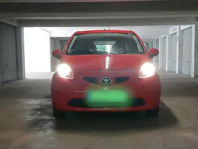 Gebraucht Toyota Aygo 68 PS (50 kW) 2005 Rot Kleinwagen