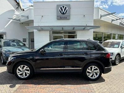 Gebraucht VW Tiguan Active 150 PS (110 kW) 2022 Deep black perleffekt (metallic) SUV