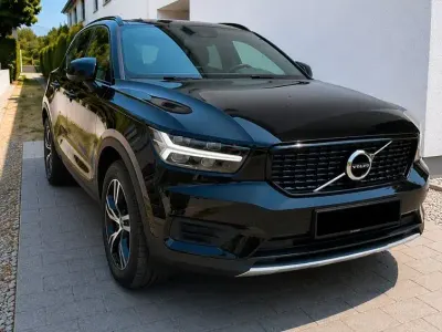 Gebraucht Volvo XC40 R-Design Momentum 163 PS (119 kW) 2020 Schwarz SUV