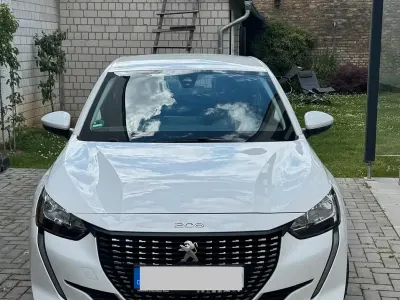 Gebraucht Peugeot 208 Active 101 PS (74 kW) 2020 Weiß Kleinwagen