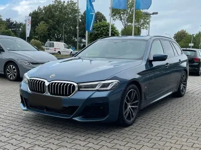 Gebraucht BMW 520 M Sport 190 PS (139 kW) 2023 Blau Kombi