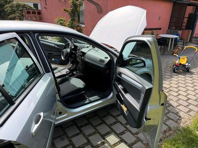 Second-hand Opel Astra 105 CP (77 kW) 2005 Gri Coupe