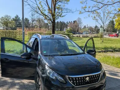 Gebraucht Peugeot 2008 110 PS (80 kW) 2019 Schwarz SUV