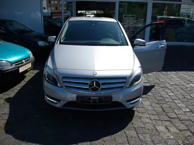Gebraucht Mercedes B200 AMG Edition 1 136 PS (100 kW) 2012 Silber Kleinwagen