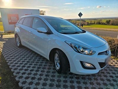 Gebraucht Hyundai i30 Style 128 PS (94 kW) 2015 Weiß Kombi
