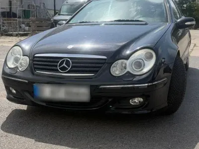 Gebraucht Mercedes C160 122 PS (89 kW) 2005 Schwarz Coupé