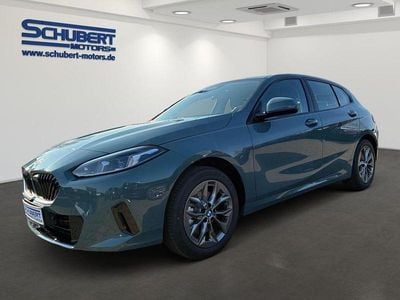 Neu BMW 116 122 PS (89 kW) 2026 Cape york grün metallic Kleinwagen