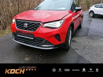 Używany Seat Arona FR 110 KM (80 kW) 2024 Czerwony SUV